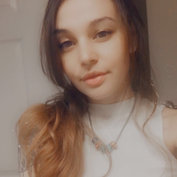 Meet your Posher, Alyssa - Picture 1 of 1